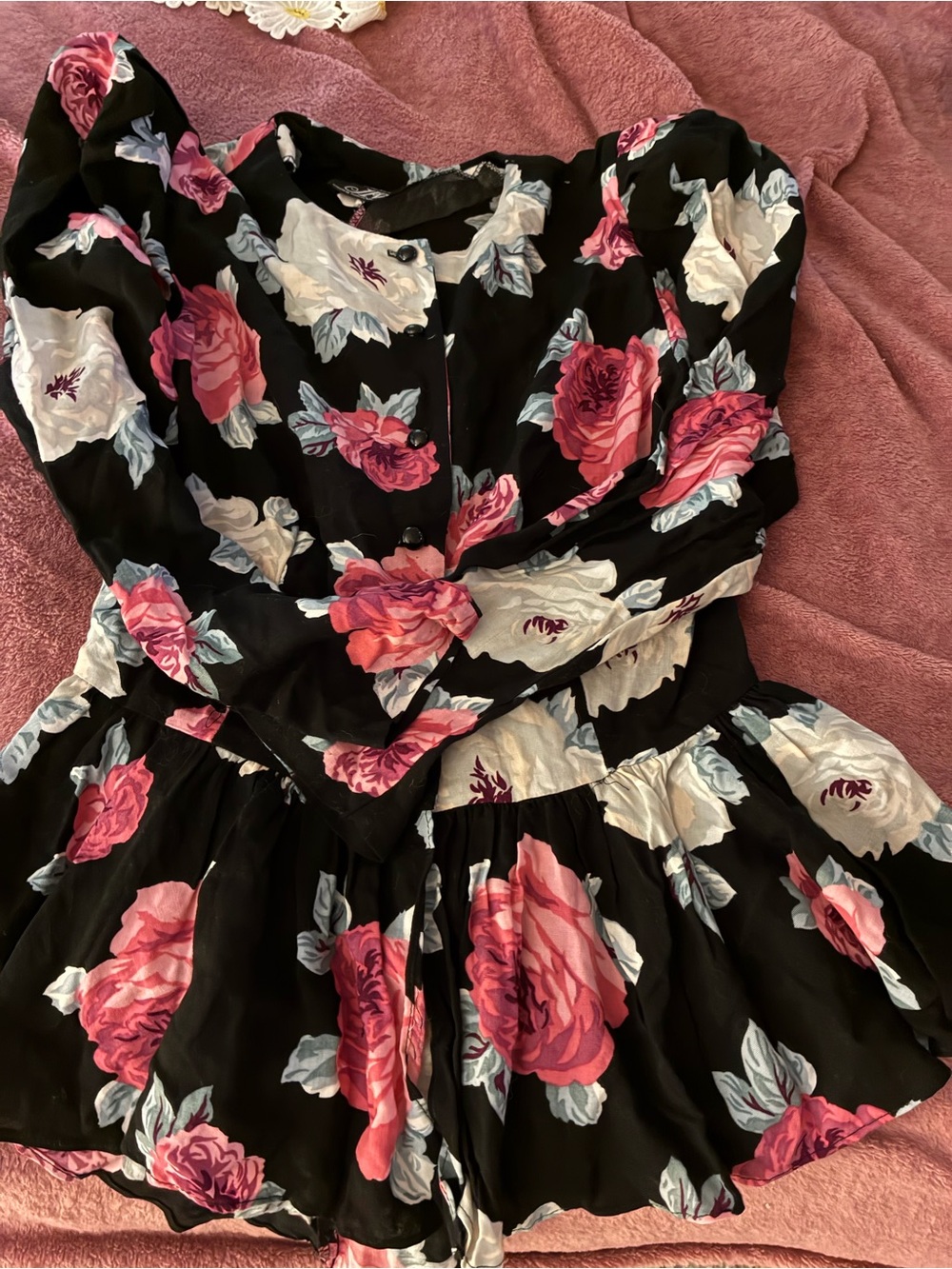 Black Floral women’s vintage blouse 👚 with Pink & White Roses